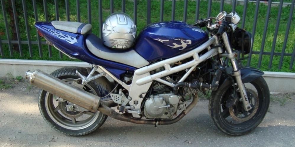 Niby-motor na drodze