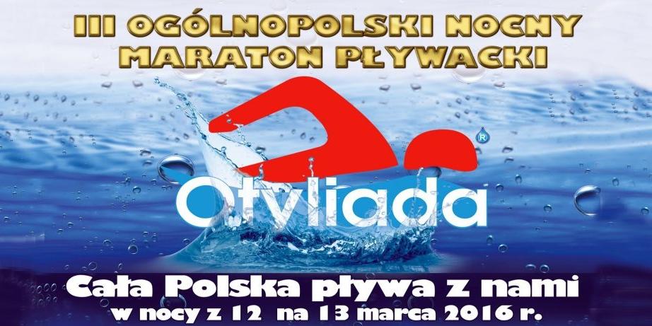 Popływaj nocą na basenie