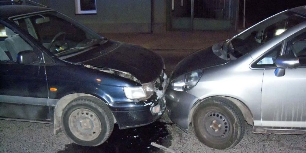 Zderzenie 2 samochodów przy Lidl-u. Są ranni! - aktualizacja