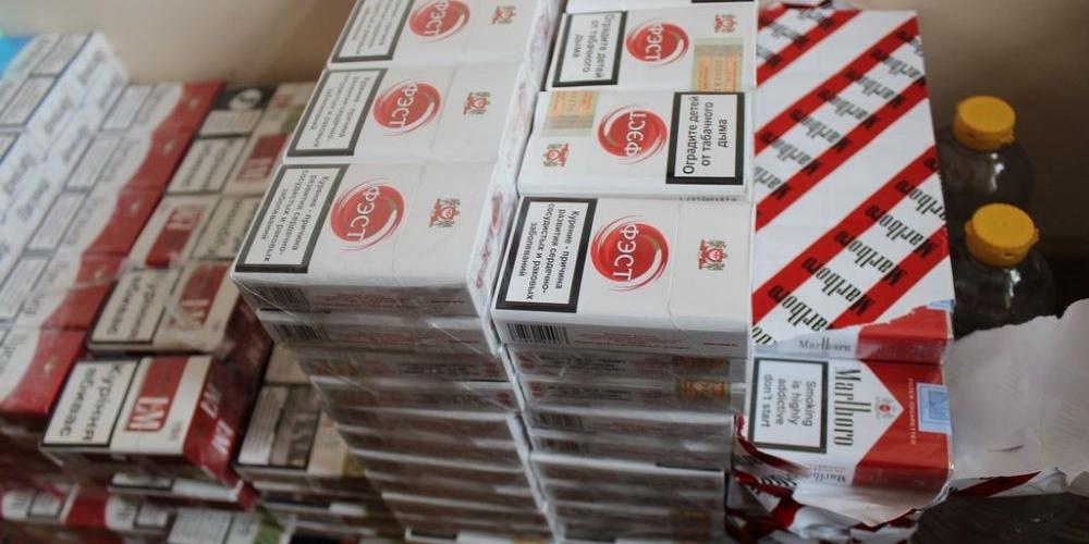 Papierosy i spirytus na kościelnym placu