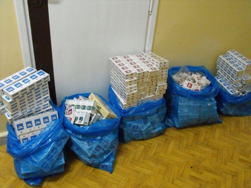 Ponad 2000 paczek papierosów w rękach policji