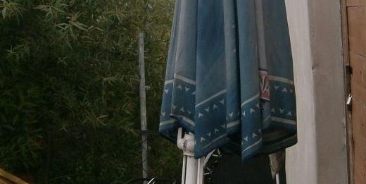 Ukradli parasol z ogródka piwnego