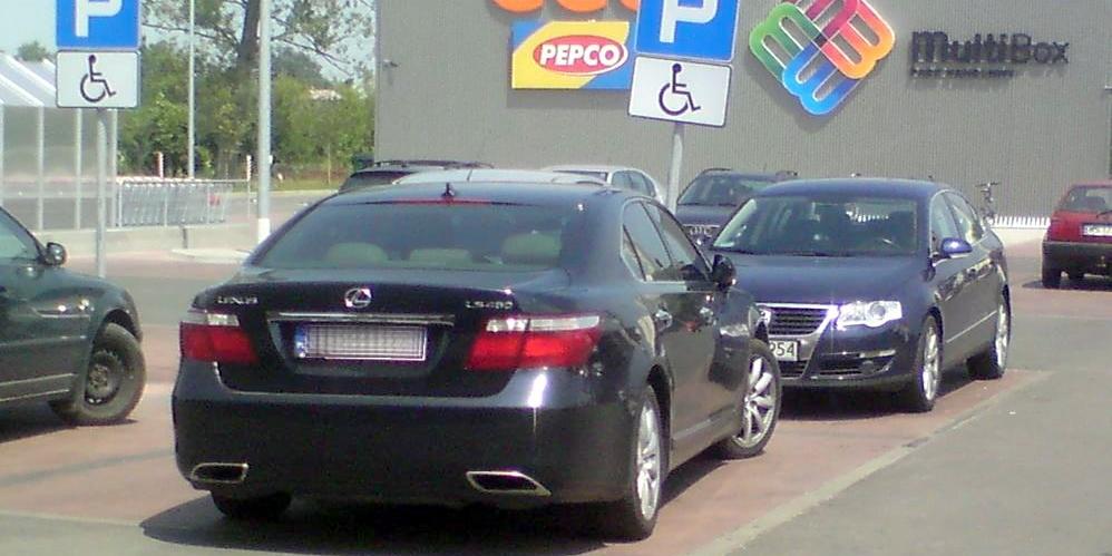 Podpatrzone na parkingu