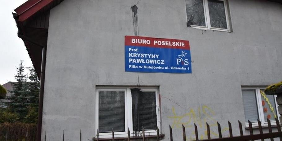 Kto oblał farbą biuro K. Pawłowicz?