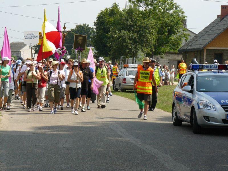 Czuwają nad bezpieczeństwem pątników  