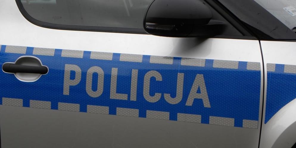 Policjanci skontrolują autobusy