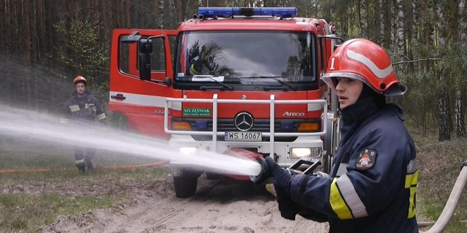 Strażackie manewry w lesie