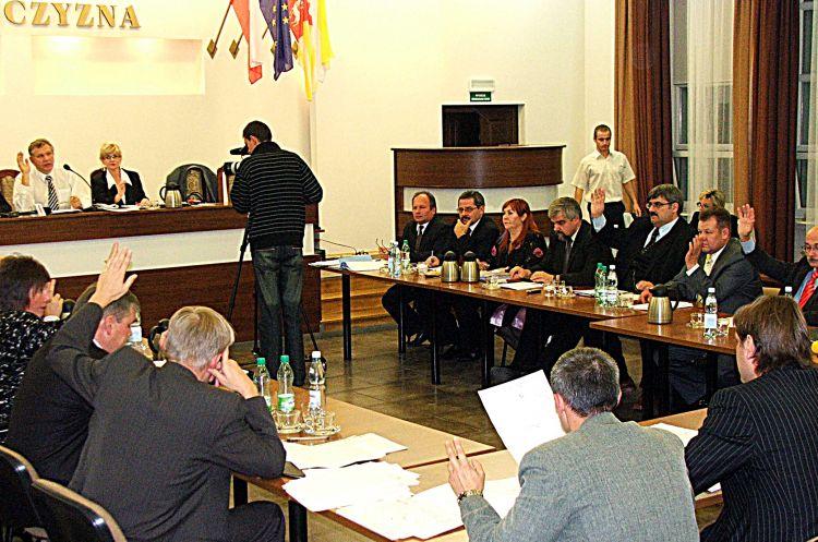 Burmistrz się bronił, radni oświadczają, media robią nagonkę