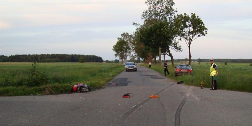 Zderzenie motorowerzysty z mazdą