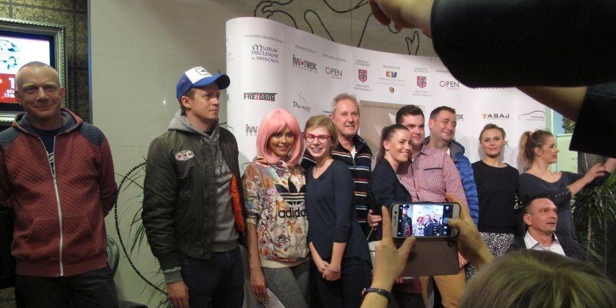 Brawa na stojąco - dla aktorów i dla publiczności