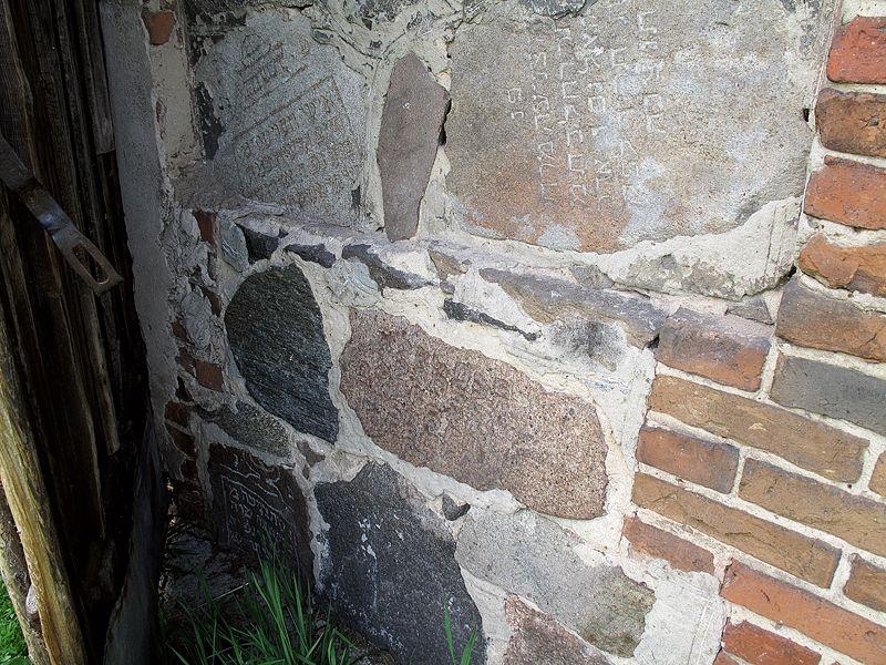 Koniec profanacji cmentarza
