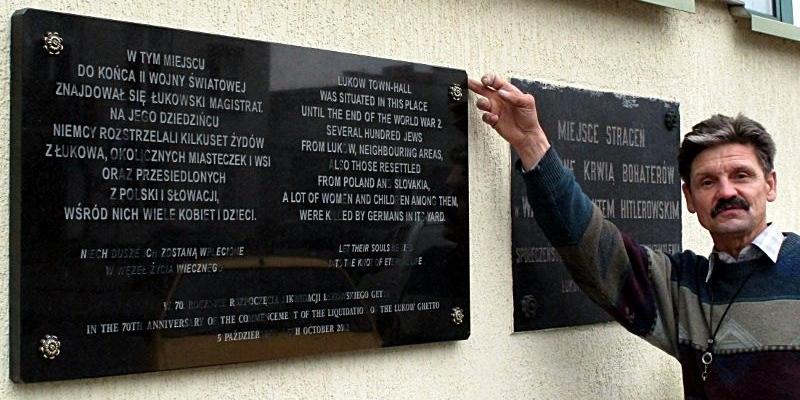Tablica o łukowskich Żydach