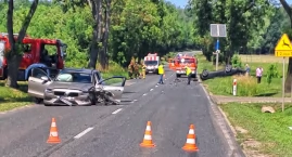 Czołowe zderzenie dwóch aut w Chodowie. Cztery osoby&hellip;