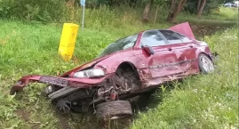 Samochód wypadł z drogi w Pruszynie-Pieńkach. 26-lat&hellip;