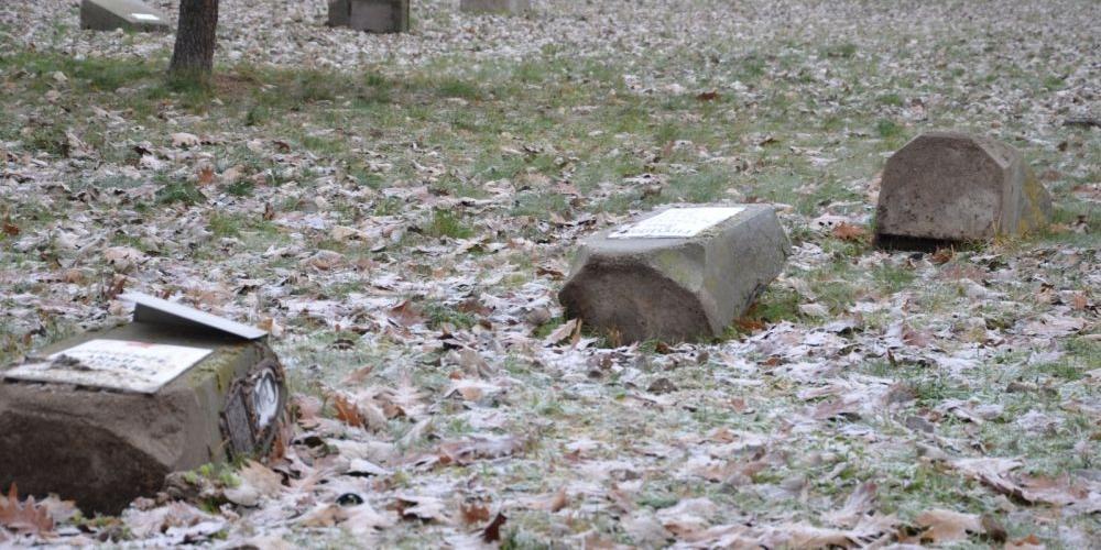 Profanacja cmentarza wojennego w Garwolinie