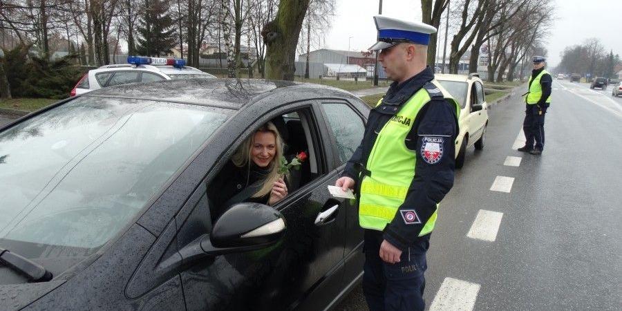 Kwiaty od policjantów