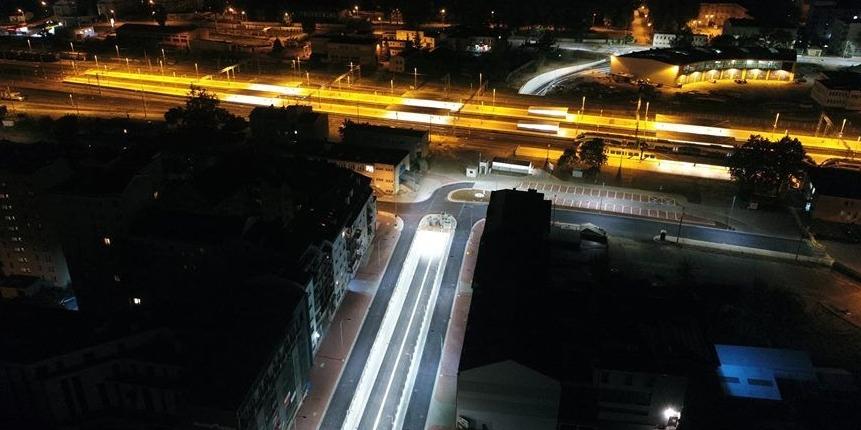 Tunel nocą