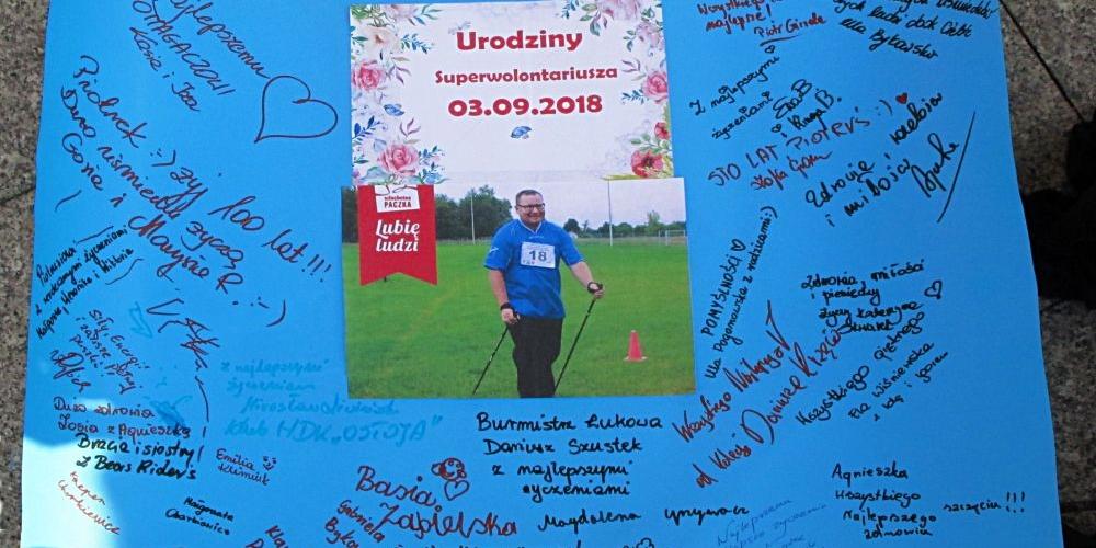 Mieszkańcy dla superwolontariusza  Urodziny w amfiteatrze
