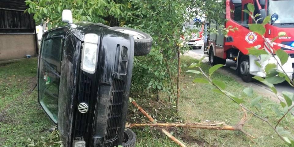 Volkswagenem w ogrodzenie