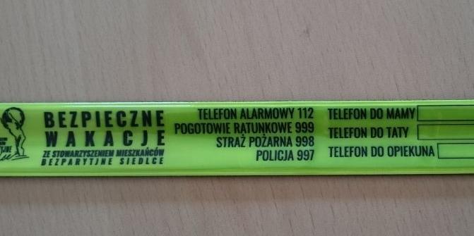Rozdali dzieciom opaski