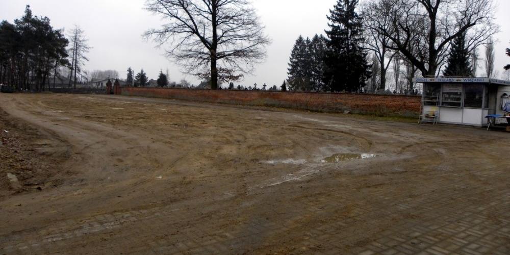 Ksiądz przypomina się władzy
