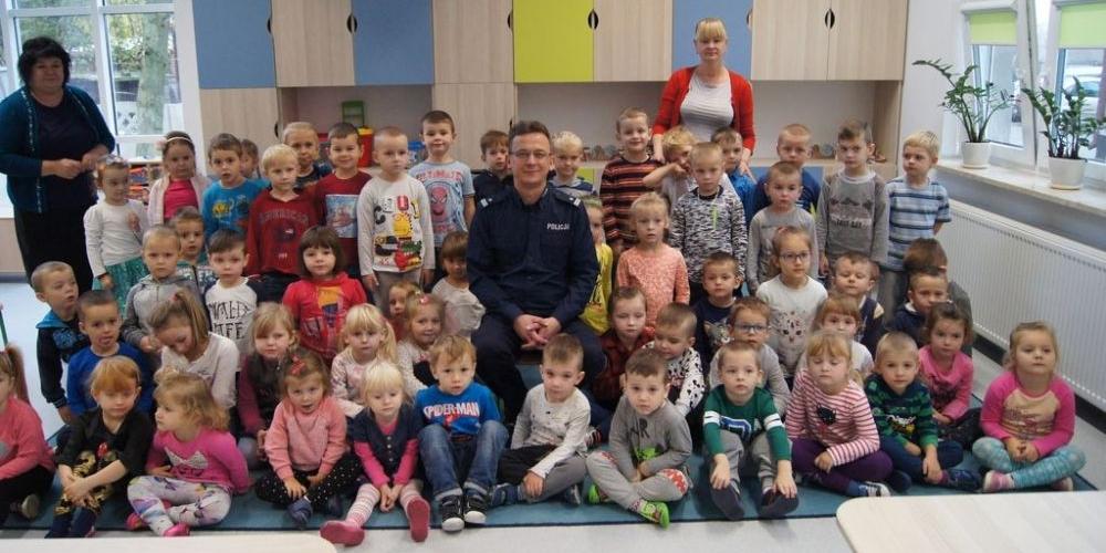 Przedszkolaki gościły policjanta