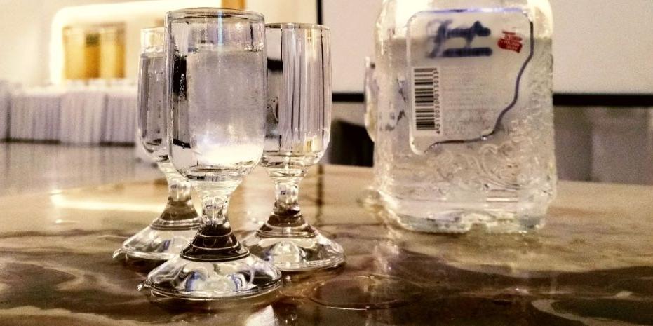 Włamali się do sklepu, żeby ukraść butelkę wódki