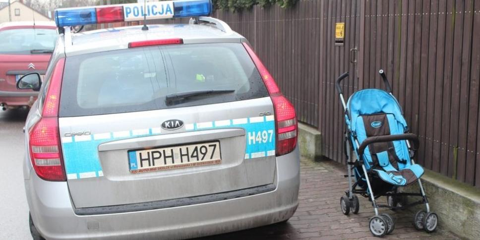 Tak cofał, że omal nie przejechał rodziny