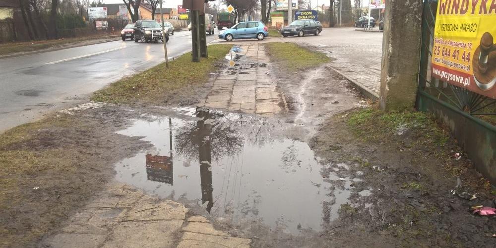 Jezioro na chodniku
