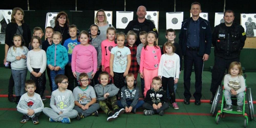Uczniowie SP w Dąbrówce - Stany z wizytą w komendzie
