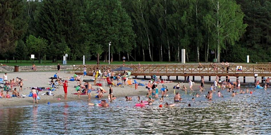 Nad „Zimną Wodą”  W zalewie można się już kąpać