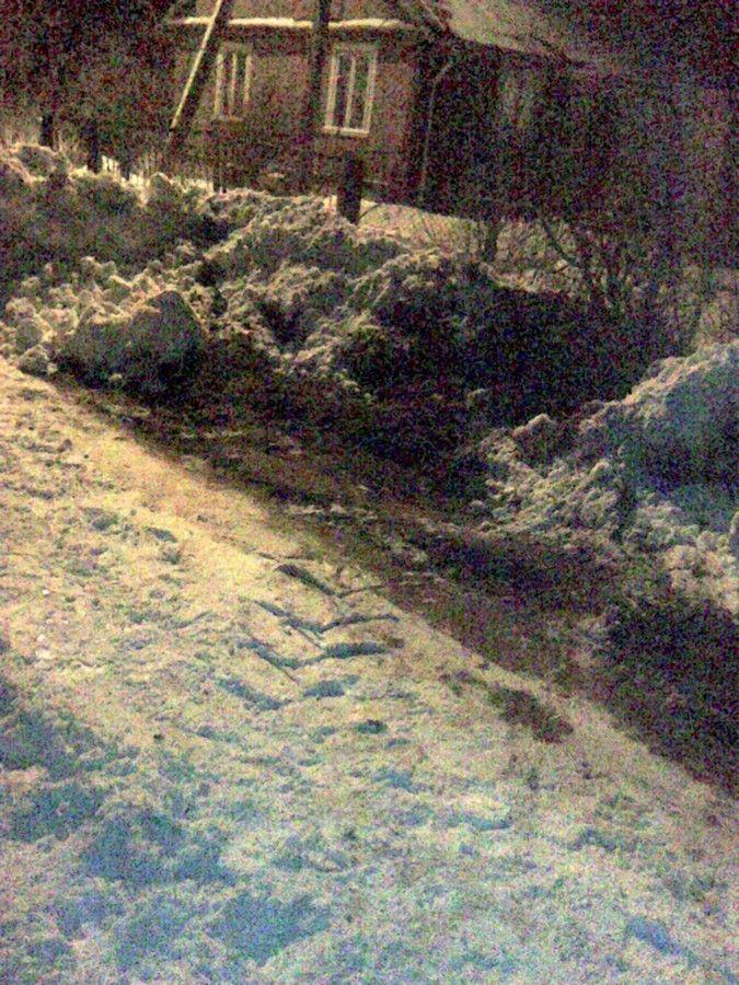 Tak odśnieżają drogę w Łysowie