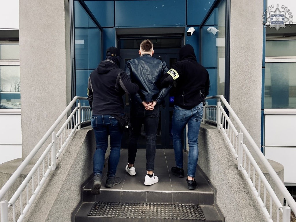Policjanci zatrzymali kibola GKS Katowice, który groził swoim wrogom