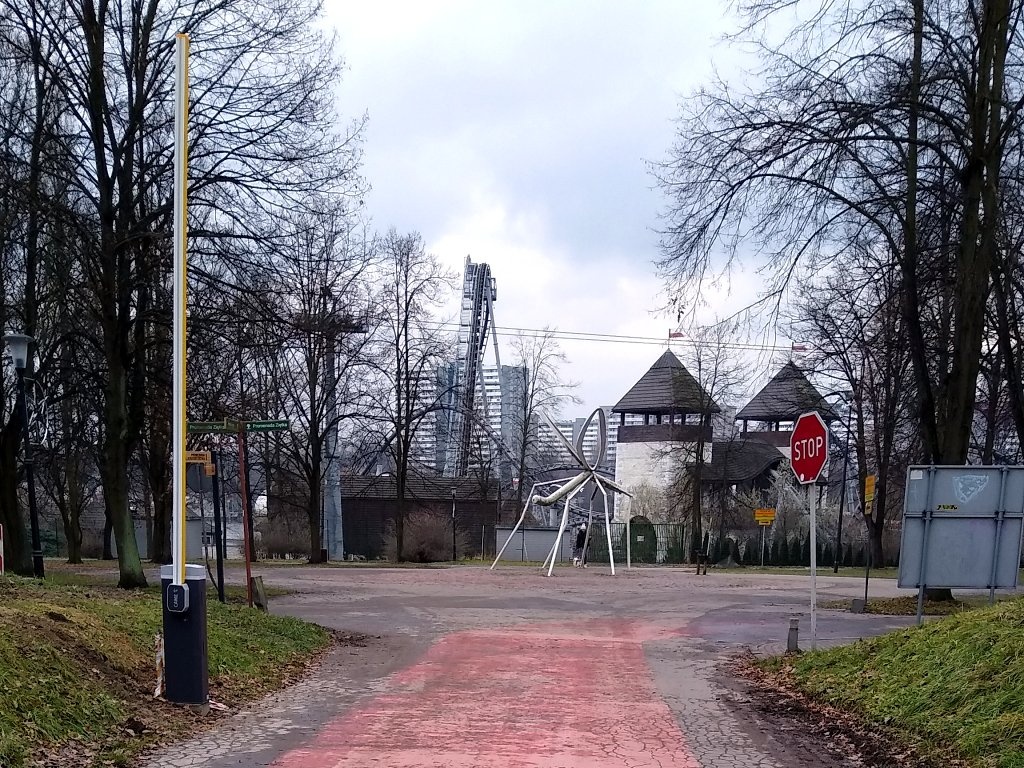 Szlabany na alejach Parku Śląskiego. Gdy zostaną zamknięte, piesi i rowerzyści będą mieli problem