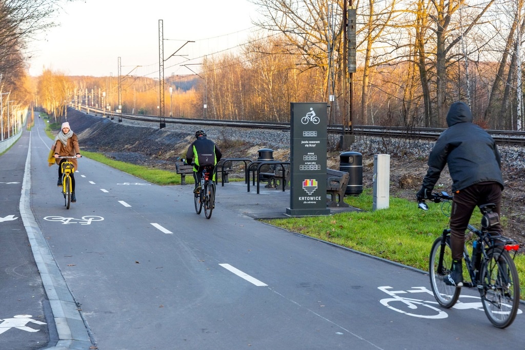 Pierwszą velostradą w Katowicach rowerzyści jeżdżą od dawna. Teraz została oficjalnie otwarta