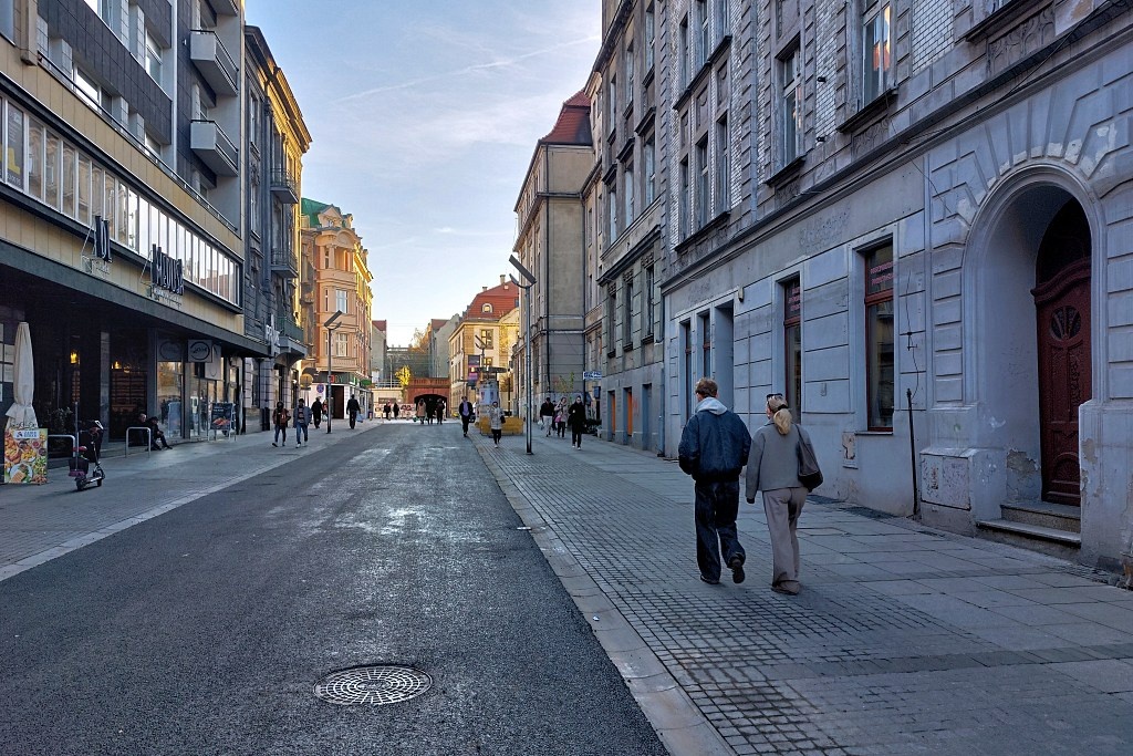 Droga dojazdowa do budowy Kwartału Dworcowa jest gotowa. Pojawi się jeszcze ogrodzenie