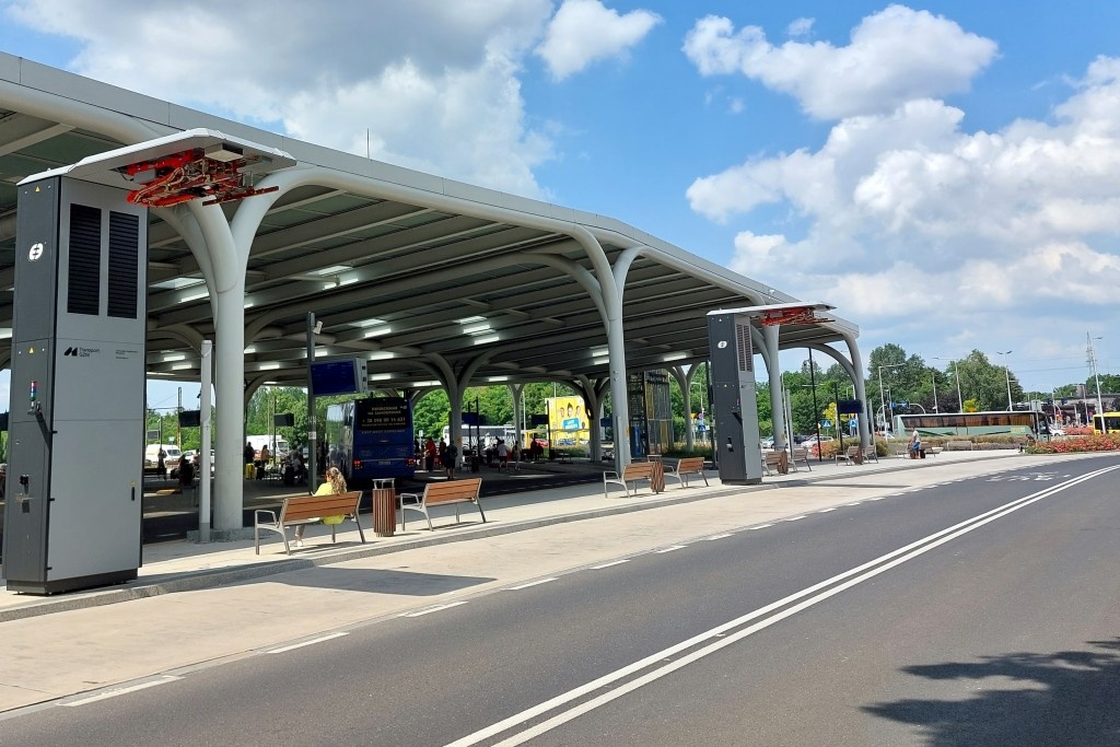 Kierowca PKM Katowice zatrzymał pijanego kierowcę osobówki, który jechał pod prąd. 