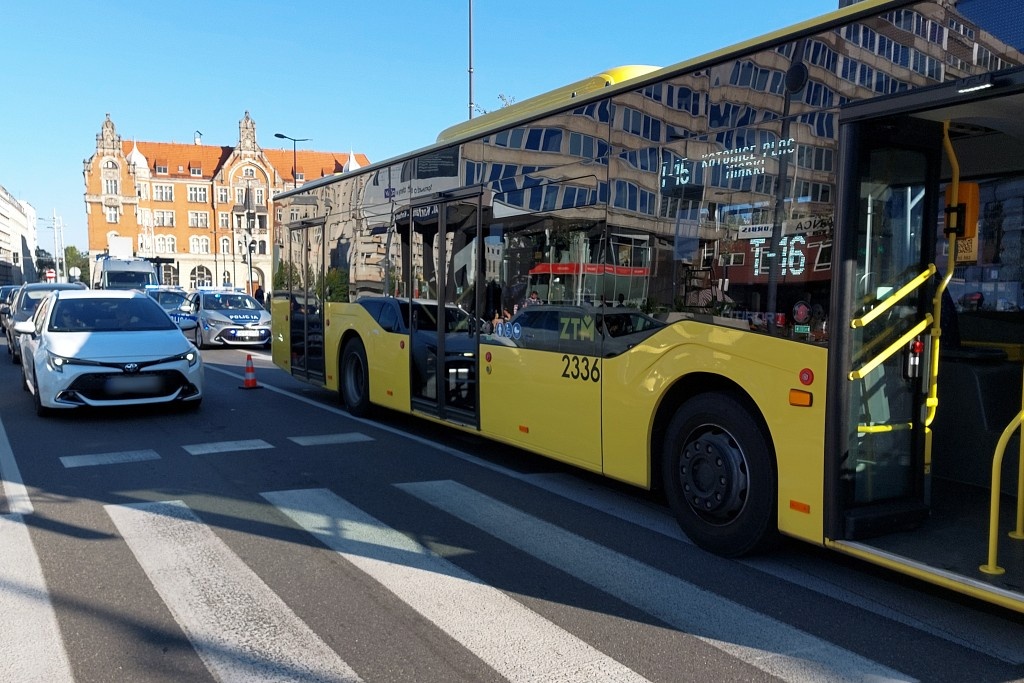 Śmiertelny wypadek na ul. Piotra Skargi. Kierowca autobusu usłyszał zarzut