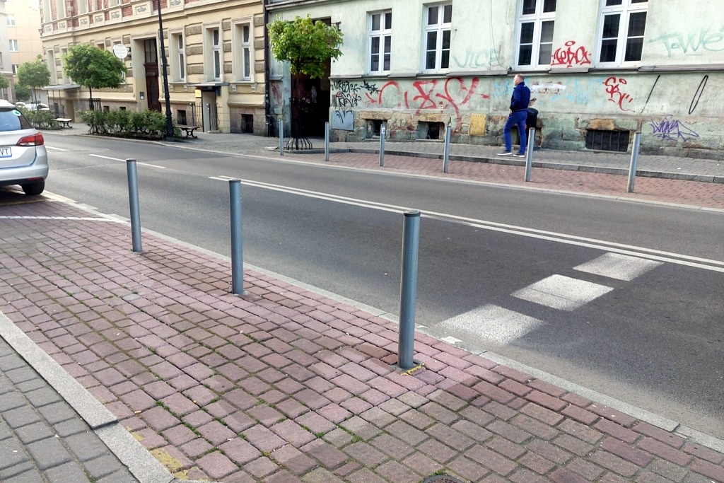 Mieszkaniec zapytał urzędników dlaczego nie będzie mógł głosować w BO na zazielenienie nielegalnych miejsc parkingowych. Odpowiedź Katowickiej Agencji Wydawniczej streszcza jednym słowem: cyrk