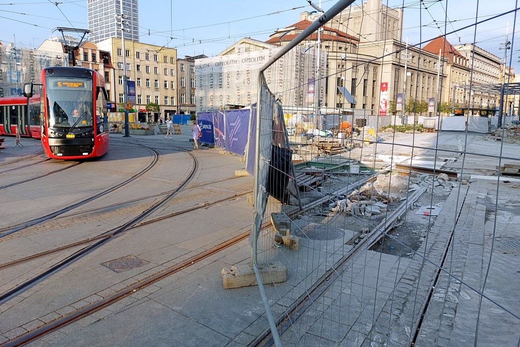 Remont torów na Rynku potrwa dużo dłużej. Tramwaje Śląskie podpisały aneks z wykonawcą