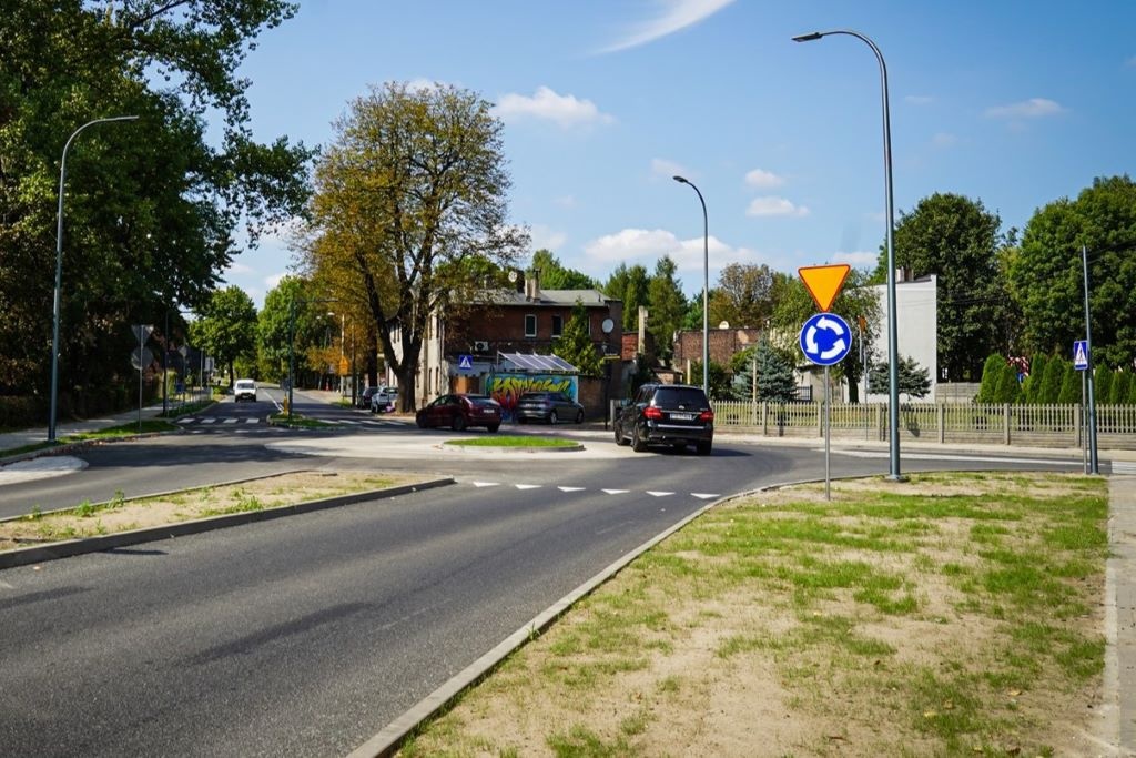 Nowe rondo w Katowicach gotowe. Kosztowało prawie 2 miliony złotych i prawie dwa razy więcej niż miało