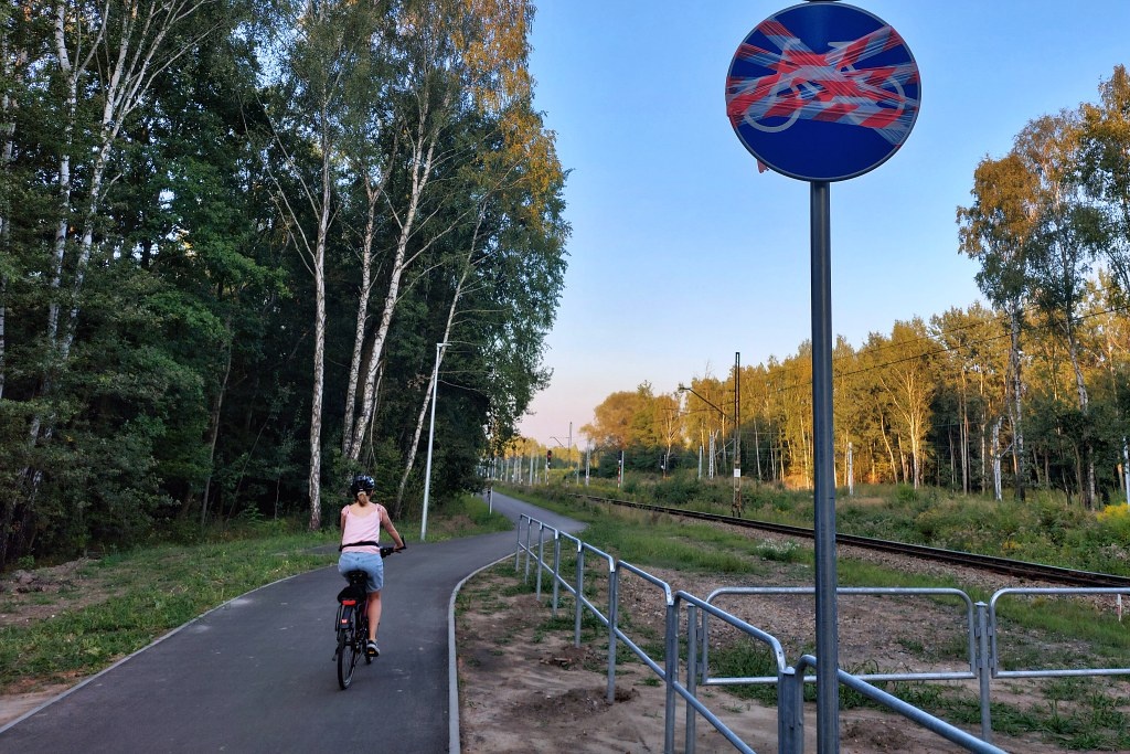 Asfalt prawie na całej velostradzie. Do otwarcia jeszcze dużo czasu, ale rowerzyści już korzystają