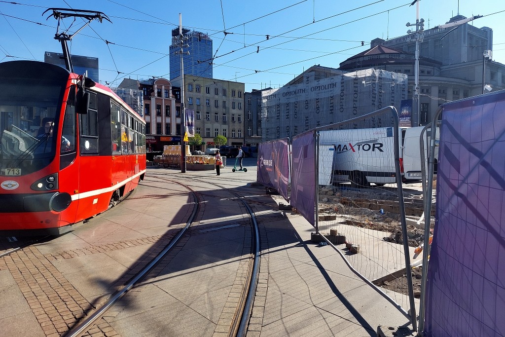 Już powinien trwać drugi etap prac torowych na Rynku. Tramwaje Śląskie podają powód opóźnienia