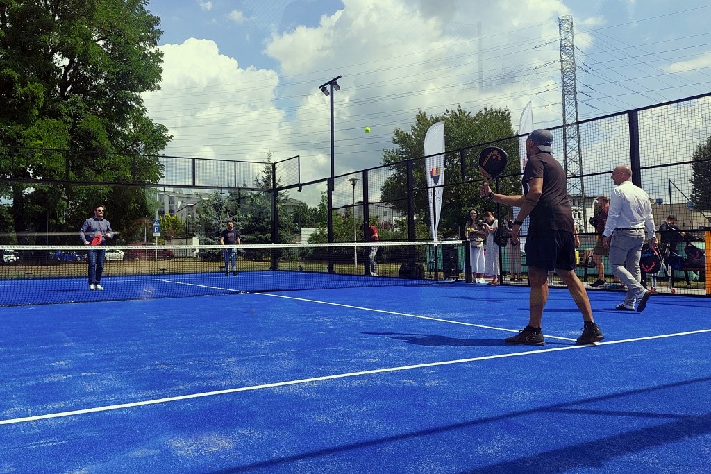 Nie tenis i nie squash. W Katowicach mieszkańcy mogą korzystać z nowego kortu do padla
