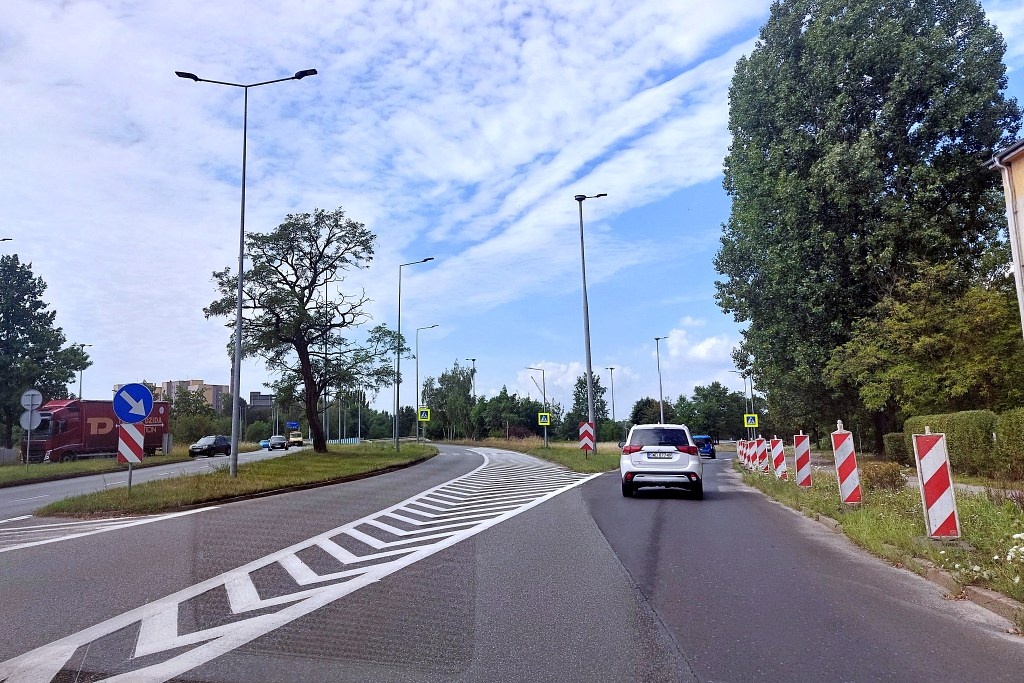 Rowerzysta przejeżdżał przez pasy i zginął. Prawie dwa lata po wypadku są zmiany na Mikołowskiej