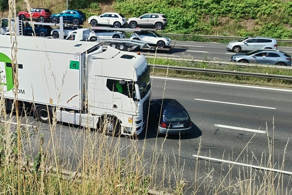 Długie korki na A4. Kolejne zderzenie „dużego” z „małym”