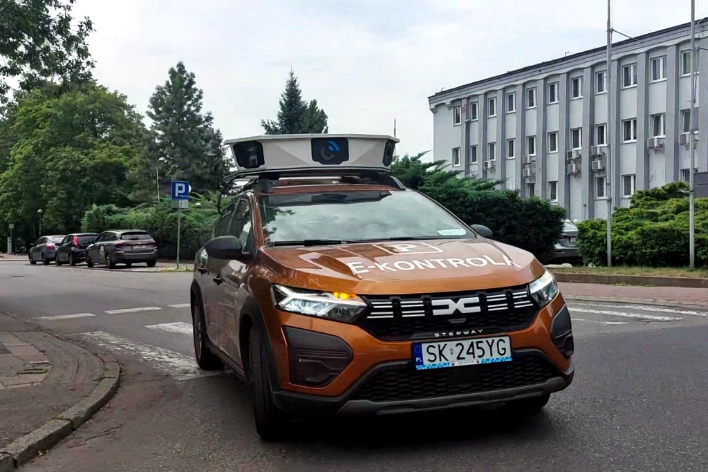 Miasto musiało pokryć szkody po stłuczce samochodu do e-kontroli. Nie było AC