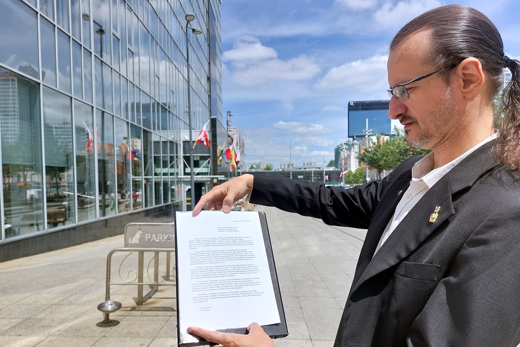 Mieszkańcy przeciwni sprzedaży terenu na os. Paderewskiego. Obawiają sie dewelopera