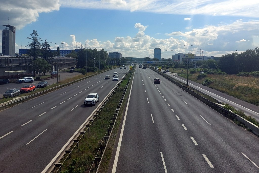 Pędził porsche 223 km/h na autostradzie A4. Miał uszkodzoną szybę [WIDEO]