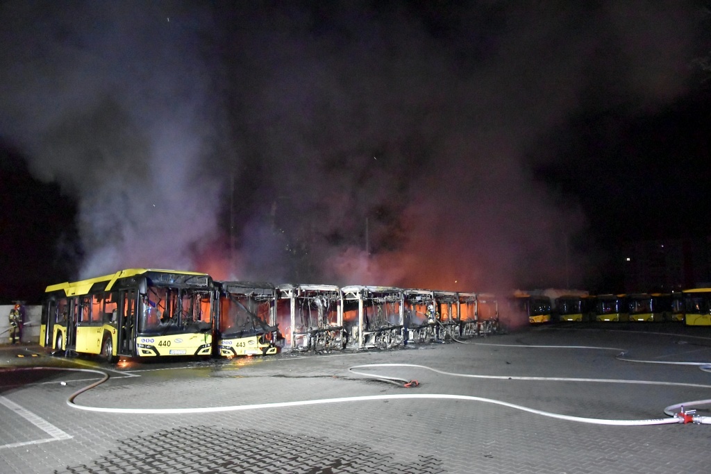 Spłonęło 10 autobusów prywatnego przewoźnika. ZTM będzie odwoływał kursy